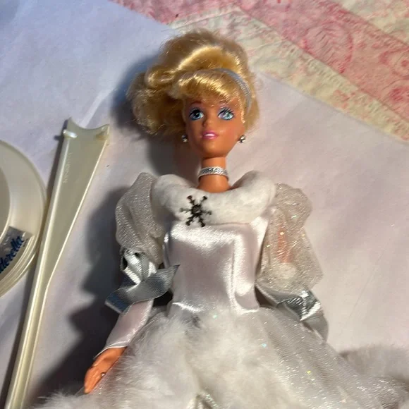 First in Series Holiday Princess Walt Disney Cinderella 1996 Barbie Doll & Stand - Picture 2 of 4